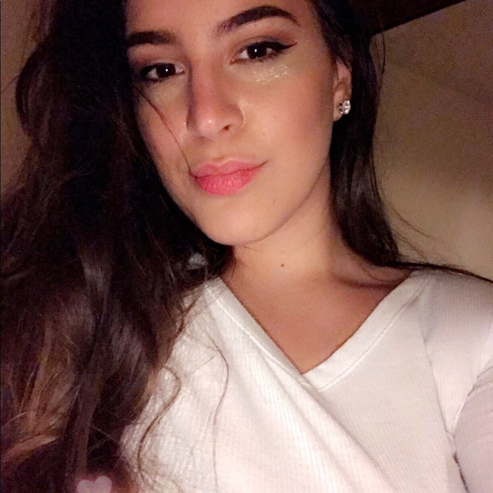 Meet your Posher, Carolina